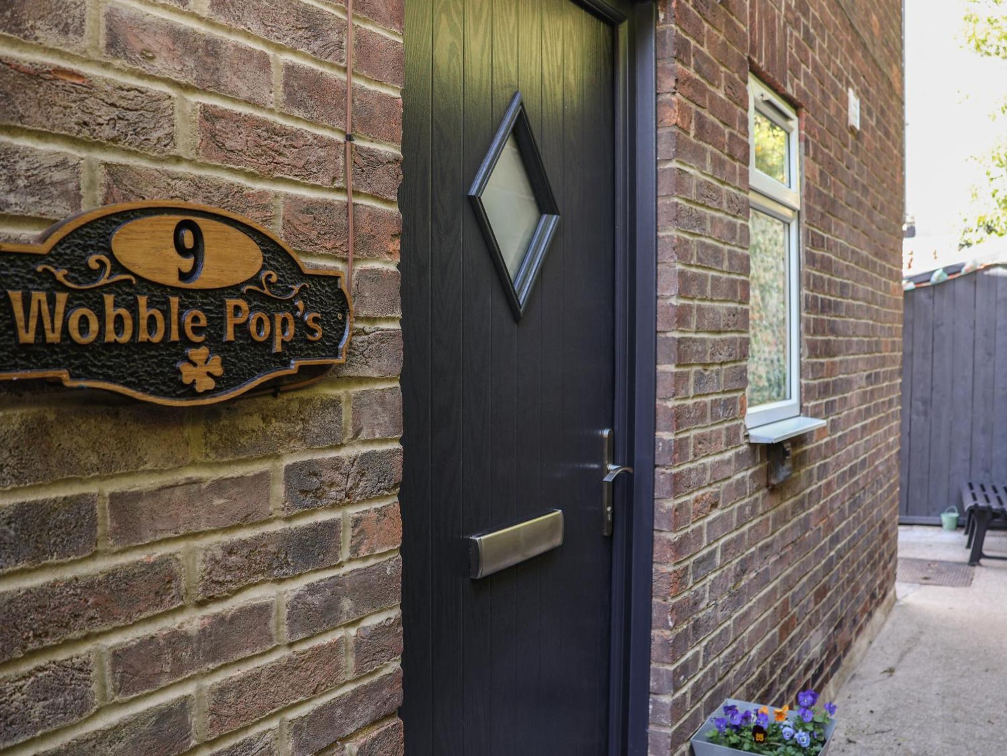 Wobble Pops Whitby Exterior foto